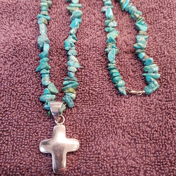 Silpada puffy sterling cross on Turquoise chip necklace w sterling lobster clasp - Picture 4 of 9